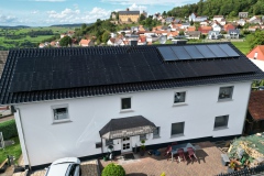 PV-Anlage mit 23,66 kWp verteilt auf zwei Dachseiten